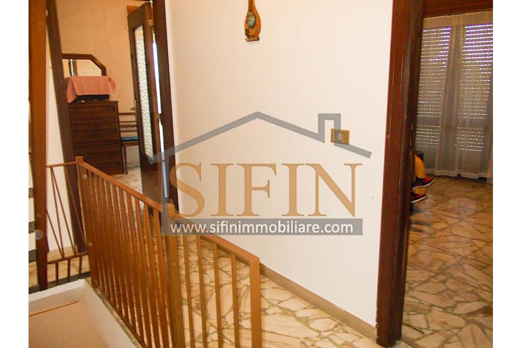 Casa con garage - Carife (AV), via Madonna delle Grazie, a pochi passi da piazza San Giovanni, proponiamo in vendita casa di complessivi mq. 98,00