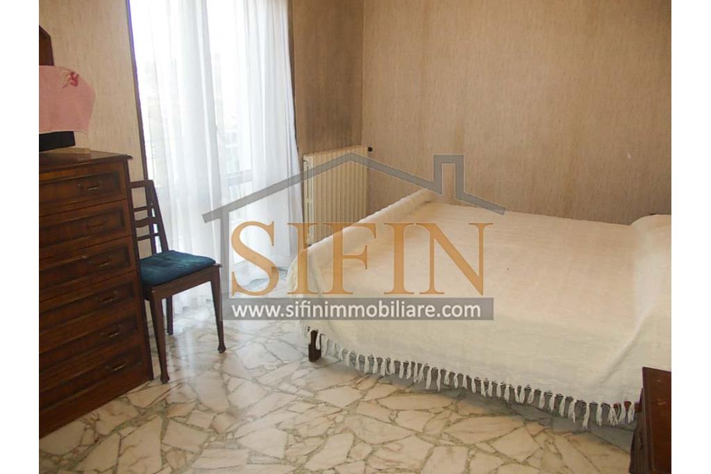 Casa con garage - Carife (AV), via Madonna delle Grazie, a pochi passi da piazza San Giovanni, proponiamo in vendita casa di complessivi mq. 98,00