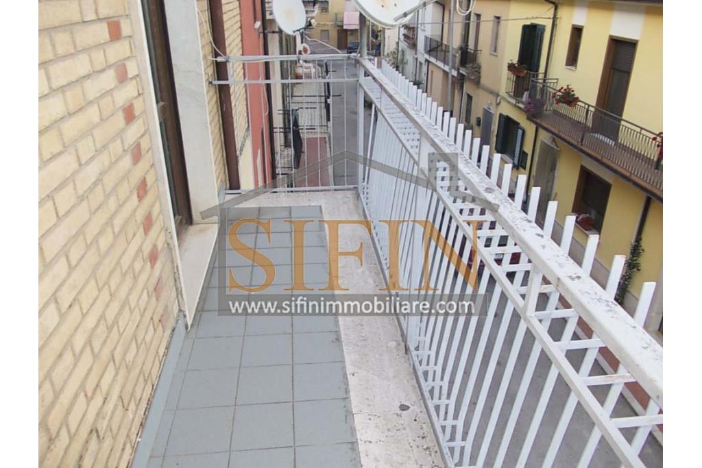 Casa con garage - Carife (AV), via Madonna delle Grazie, a pochi passi da piazza San Giovanni, proponiamo in vendita casa di complessivi mq. 98,00