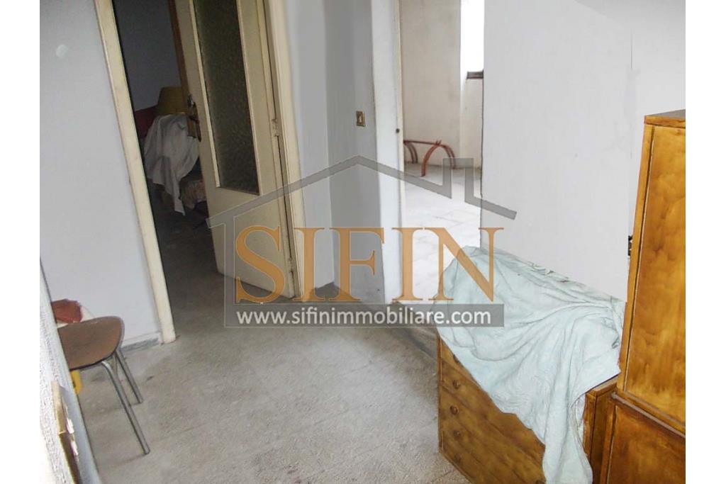 Casa con garage - Carife (AV), via Madonna delle Grazie, a pochi passi da piazza San Giovanni, proponiamo in vendita casa di complessivi mq. 98,00
