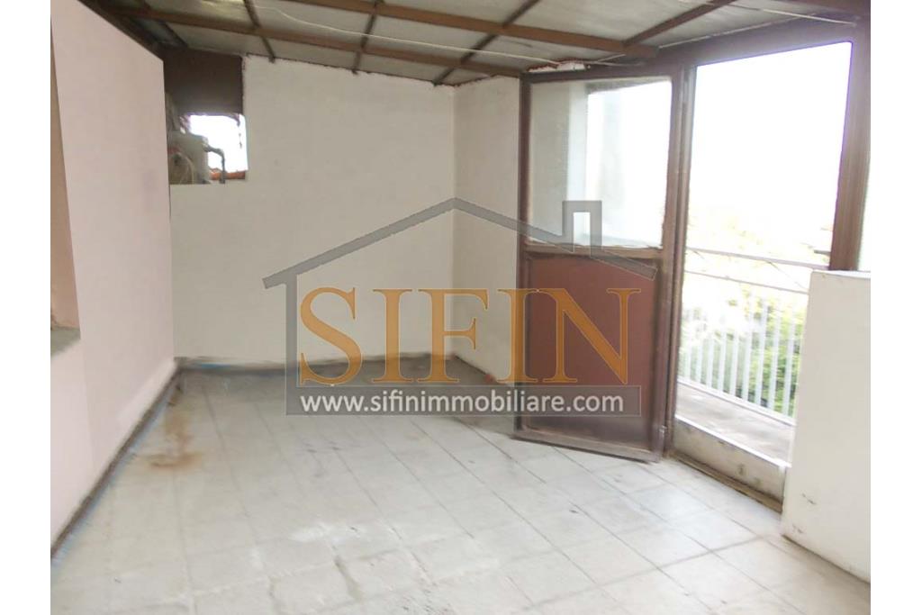 Casa con garage - Carife (AV), via Madonna delle Grazie, a pochi passi da piazza San Giovanni, proponiamo in vendita casa di complessivi mq. 98,00