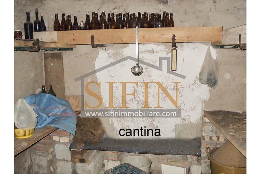 Casa con garage - Carife (AV), via Madonna delle Grazie, a pochi passi da piazza San Giovanni, proponiamo in vendita casa di complessivi mq. 98,00