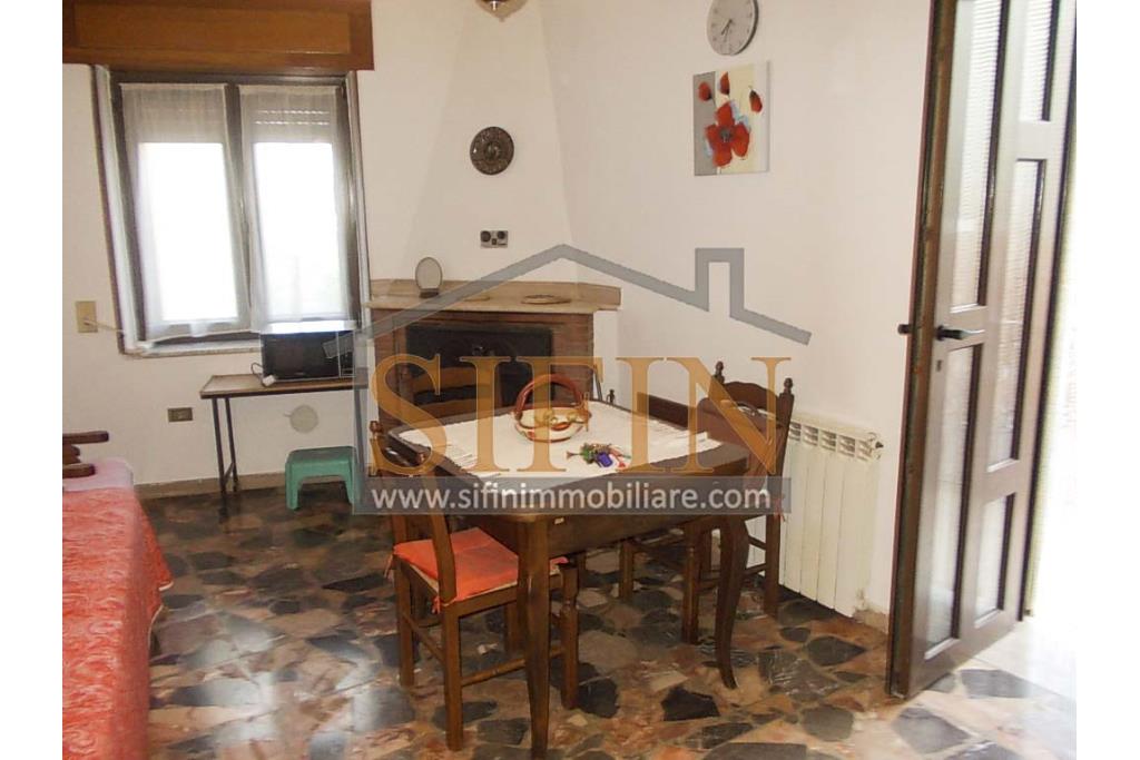 Casa con garage - Carife (AV), via Madonna delle Grazie, a pochi passi da piazza San Giovanni, proponiamo in vendita casa di complessivi mq. 98,00