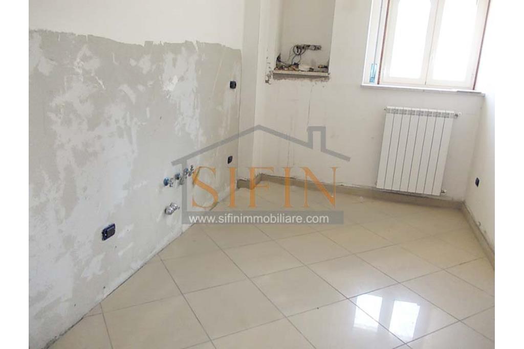 Appartamento 5 vani - GROTTAMINARDA (AV) in zona centralissima, via Largo Mercato, proponiamo in vendita appartamento di nuova costruzione di mq. 160,00 ca.