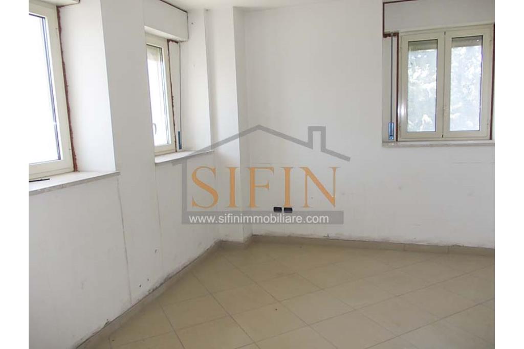 Appartamento 5 vani - GROTTAMINARDA (AV) in zona centralissima, via Largo Mercato, proponiamo in vendita appartamento di nuova costruzione di mq. 160,00 ca.
