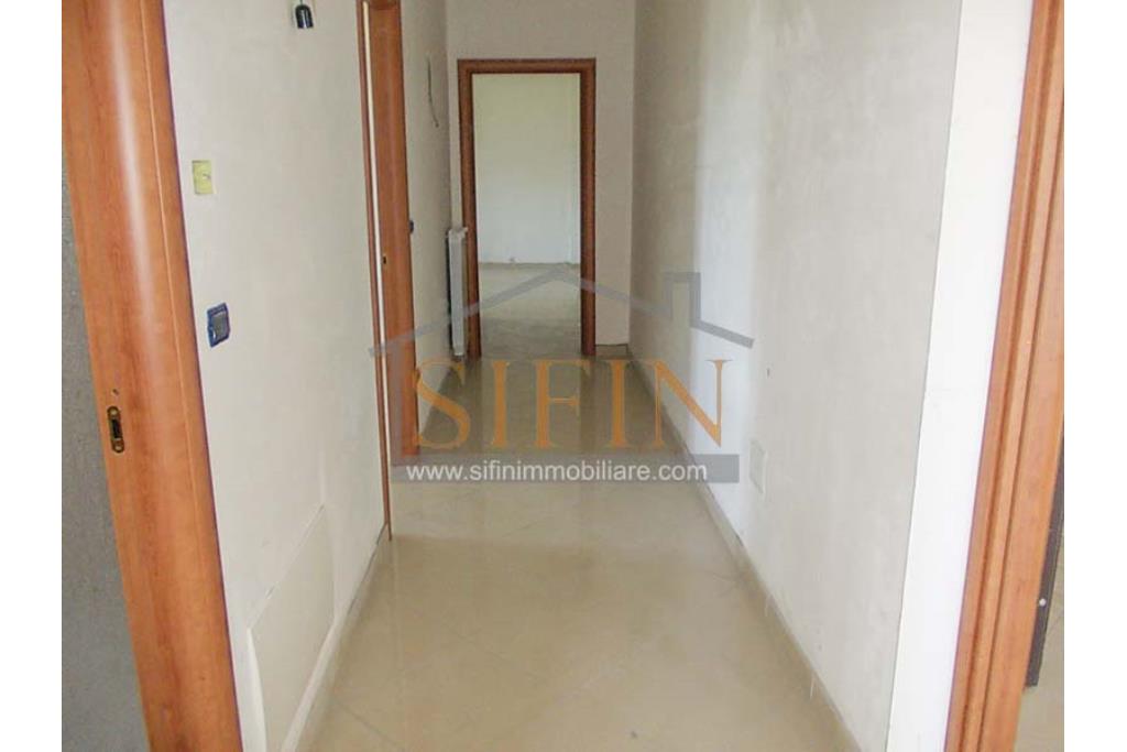 Appartamento 5 vani - GROTTAMINARDA (AV) in zona centralissima, via Largo Mercato, proponiamo in vendita appartamento di nuova costruzione di mq. 160,00 ca.