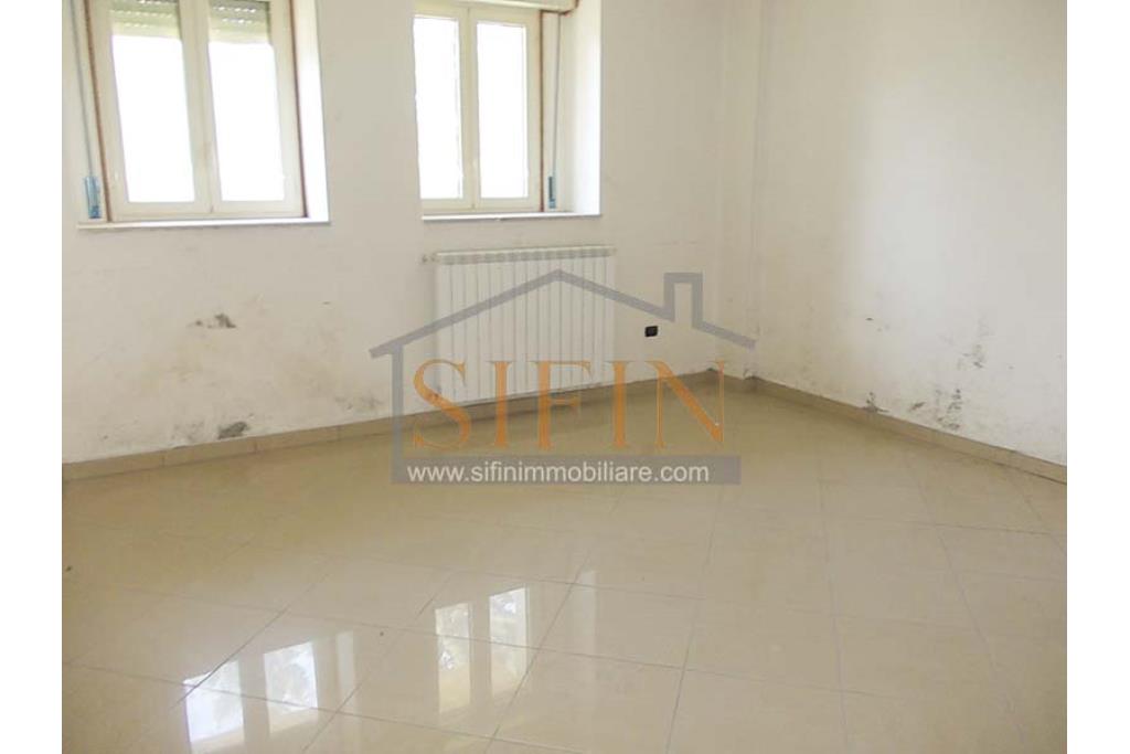 Appartamento 5 vani - GROTTAMINARDA (AV) in zona centralissima, via Largo Mercato, proponiamo in vendita appartamento di nuova costruzione di mq. 160,00 ca.