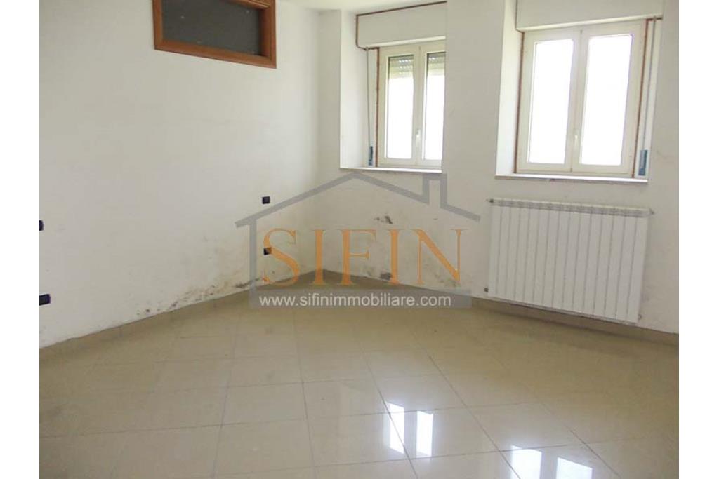 Appartamento 5 vani - GROTTAMINARDA (AV) in zona centralissima, via Largo Mercato, proponiamo in vendita appartamento di nuova costruzione di mq. 160,00 ca.