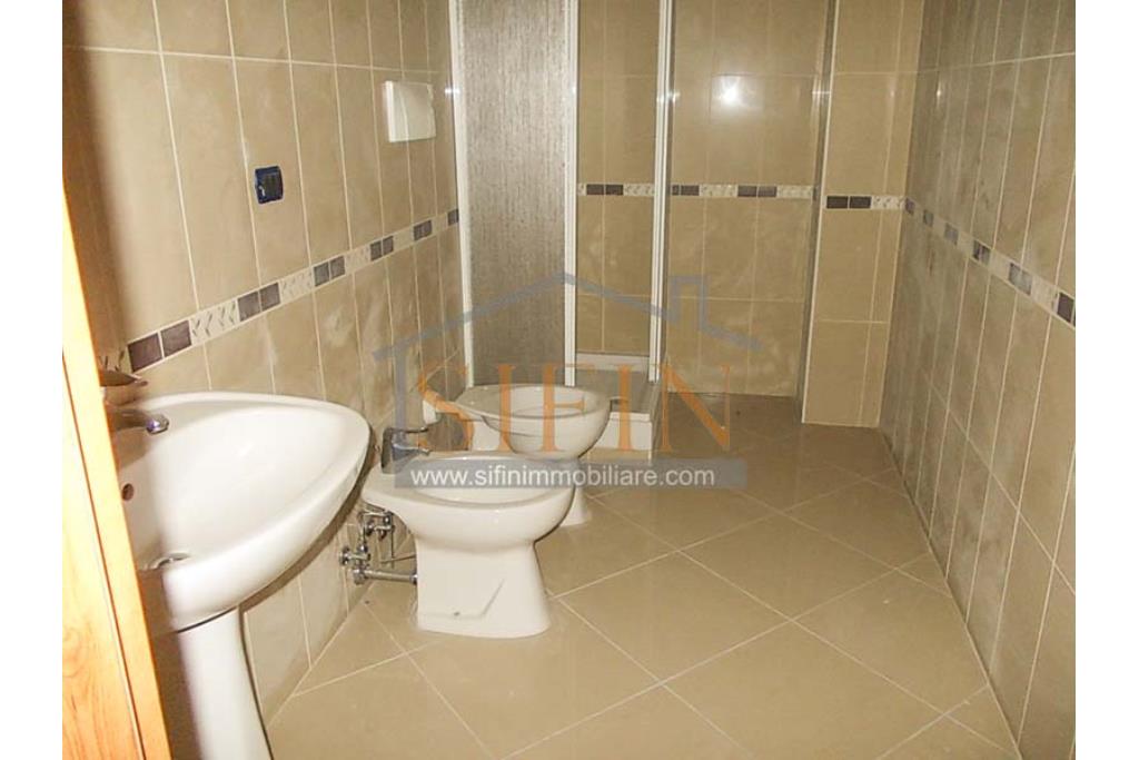 Appartamento 5 vani - GROTTAMINARDA (AV) in zona centralissima, via Largo Mercato, proponiamo in vendita appartamento di nuova costruzione di mq. 160,00 ca.