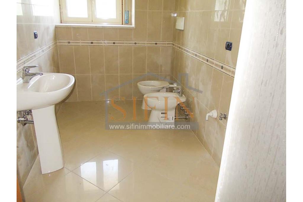 Appartamento 5 vani - GROTTAMINARDA (AV) in zona centralissima, via Largo Mercato, proponiamo in vendita appartamento di nuova costruzione di mq. 160,00 ca.