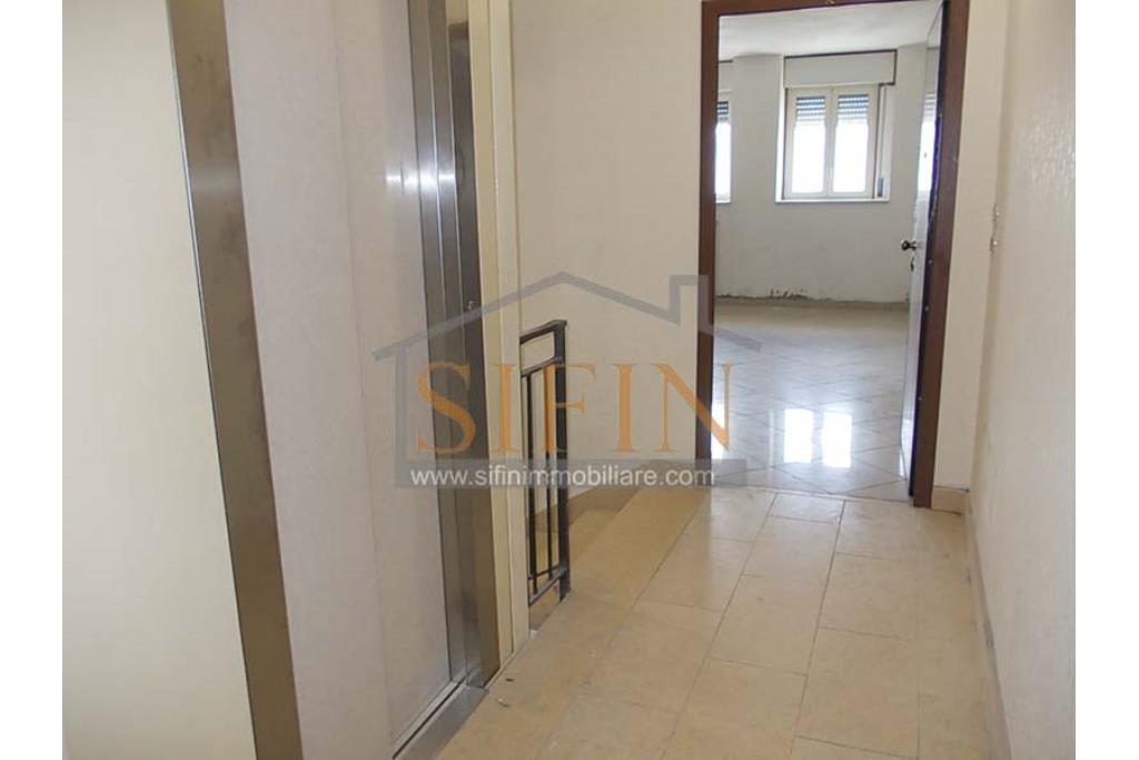 Appartamento 5 vani - GROTTAMINARDA (AV) in zona centralissima, via Largo Mercato, proponiamo in vendita appartamento di nuova costruzione di mq. 160,00 ca.