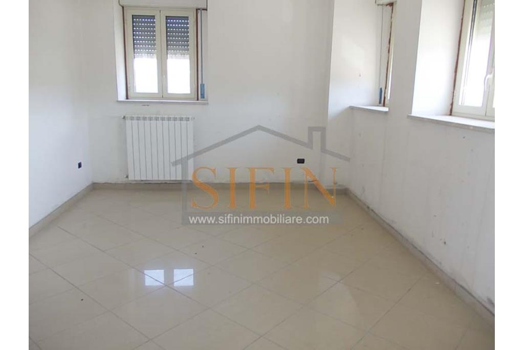 Appartamento 5 vani - GROTTAMINARDA (AV) in zona centralissima, via Largo Mercato, proponiamo in vendita appartamento di nuova costruzione di mq. 160,00 ca.