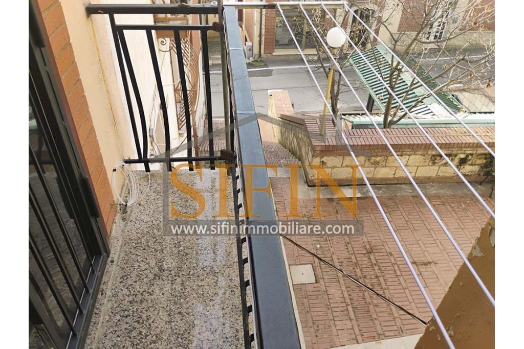Casa indipendente  - Carife, casa singola di complessivi mq. 50,00 ed ubicata sulla centralissima via Roma (II Vicolo). L'abitazione si sviluppa su due livelli