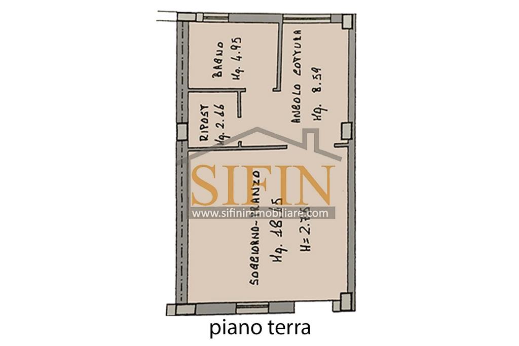 Casa indipendente  - Carife, casa singola di complessivi mq. 50,00 ed ubicata sulla centralissima via Roma (II Vicolo). L'abitazione si sviluppa su due livelli