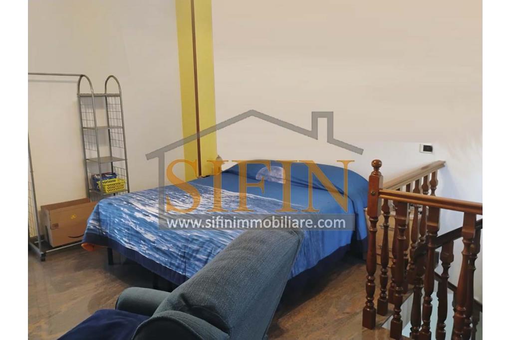 Casa indipendente  - Carife, casa singola di complessivi mq. 50,00 ed ubicata sulla centralissima via Roma (II Vicolo). L'abitazione si sviluppa su due livelli