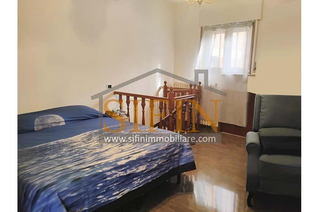 Casa indipendente  - Carife, casa singola di complessivi mq. 50,00 ed ubicata sulla centralissima via Roma (II Vicolo). L'abitazione si sviluppa su due livelli