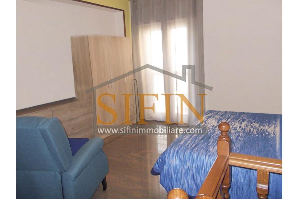 Casa indipendente  - Carife, casa singola di complessivi mq. 50,00 ed ubicata sulla centralissima via Roma (II Vicolo). L'abitazione si sviluppa su due livelli