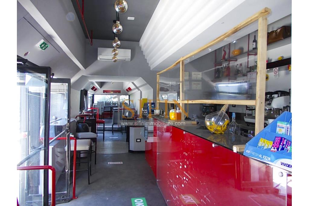 Lounge-Bar Grottaminarda - Grottaminarda, su strada ad alto flusso veicolare (S.S. 90) e con parcheggio, proponiamo in locazione, non il solito locale, ma un Bus Bar, rifinito e pronto all'uso