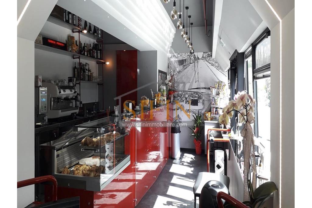 Lounge-Bar Grottaminarda - Grottaminarda, su strada ad alto flusso veicolare (S.S. 90) e con parcheggio, proponiamo in locazione, non il solito locale, ma un Bus Bar, rifinito e pronto all'uso