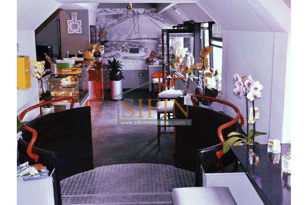 Lounge-Bar Grottaminarda - Grottaminarda, su strada ad alto flusso veicolare (S.S. 90) e con parcheggio, proponiamo in locazione, non il solito locale, ma un Bus Bar, rifinito e pronto all'uso