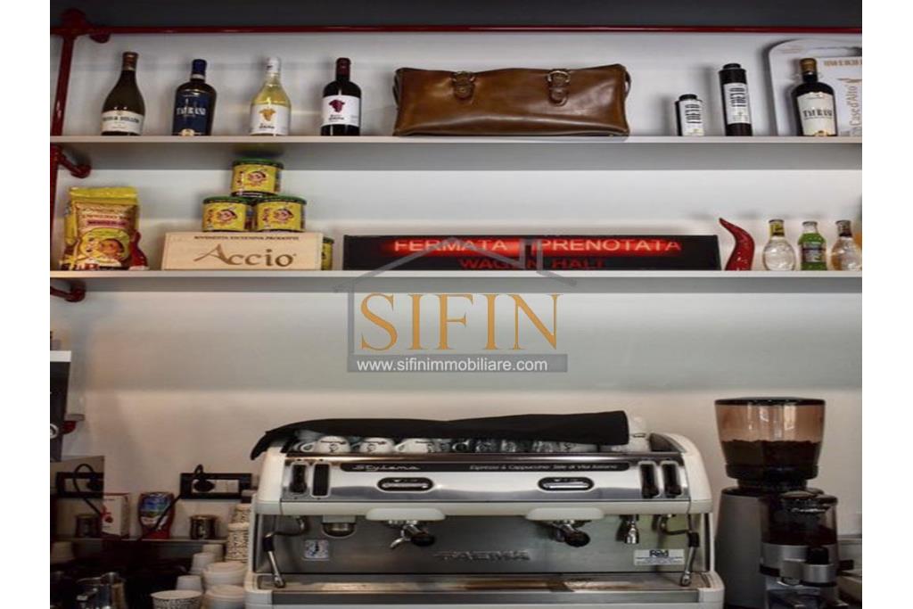 Lounge-Bar Grottaminarda - Grottaminarda, su strada ad alto flusso veicolare (S.S. 90) e con parcheggio, proponiamo in locazione, non il solito locale, ma un Bus Bar, rifinito e pronto all'uso
