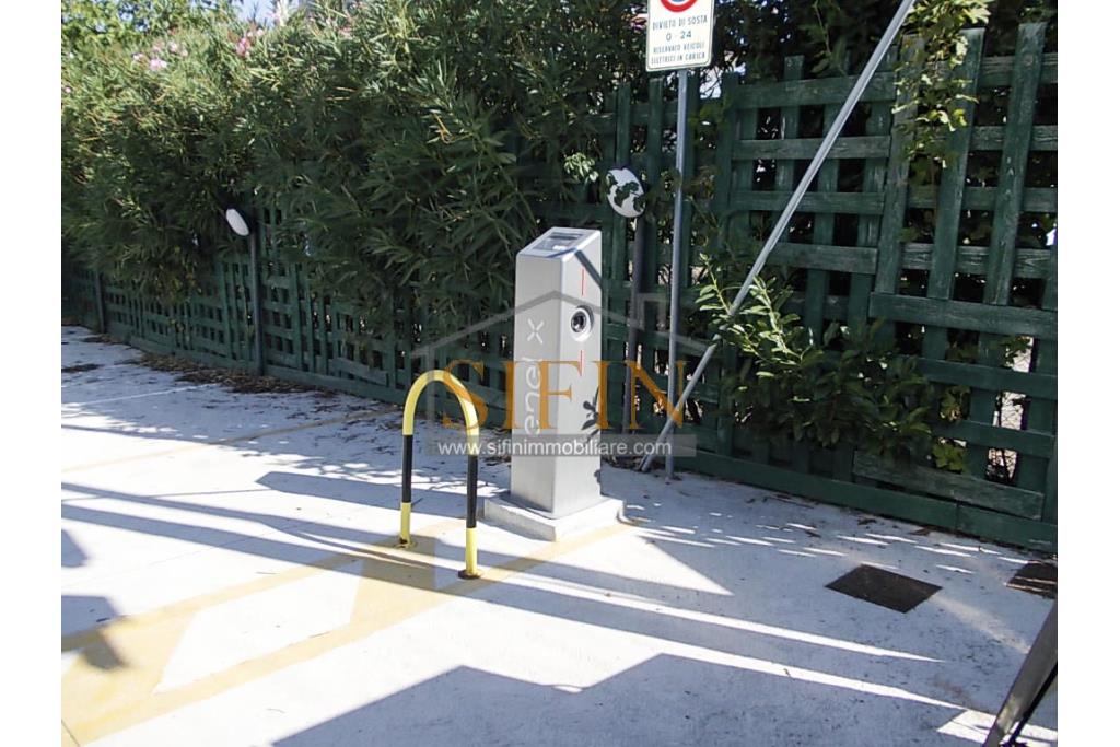 Lounge-Bar Grottaminarda - Grottaminarda, su strada ad alto flusso veicolare (S.S. 90) e con parcheggio, proponiamo in locazione, non il solito locale, ma un Bus Bar, rifinito e pronto all'uso