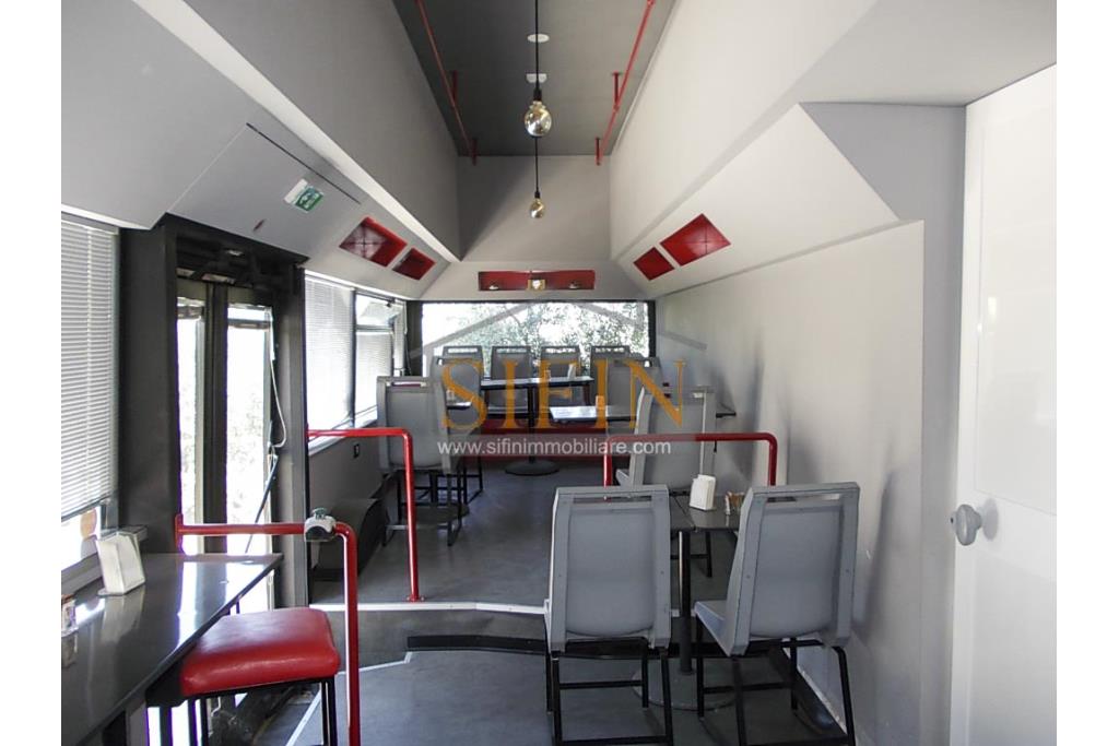 Lounge-Bar Grottaminarda - Grottaminarda, su strada ad alto flusso veicolare (S.S. 90) e con parcheggio, proponiamo in locazione, non il solito locale, ma un Bus Bar, rifinito e pronto all'uso