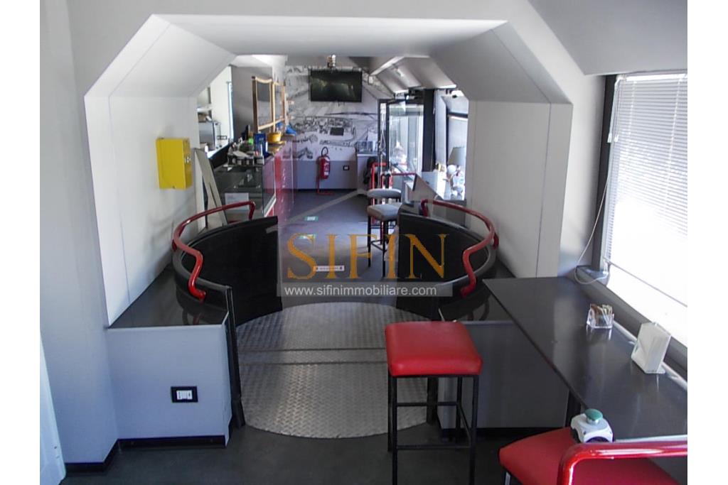 Lounge-Bar Grottaminarda - Grottaminarda, su strada ad alto flusso veicolare (S.S. 90) e con parcheggio, proponiamo in locazione, non il solito locale, ma un Bus Bar, rifinito e pronto all'uso