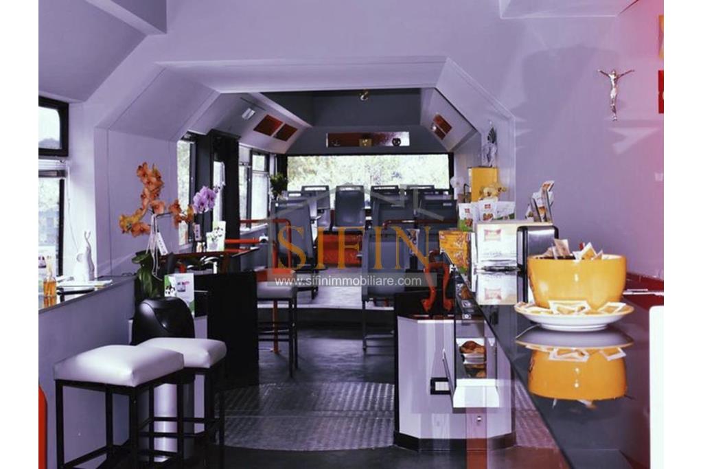 Lounge-Bar Grottaminarda - Grottaminarda, su strada ad alto flusso veicolare (S.S. 90) e con parcheggio, proponiamo in locazione, non il solito locale, ma un Bus Bar, rifinito e pronto all'uso