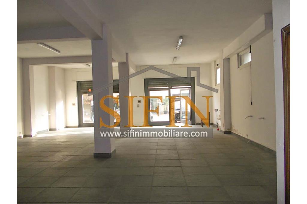 Locale Commerciale - Grottaminarda (AV), via Condotto, proponiamo in locazione locale commerciale di mq. 135,00 ca.