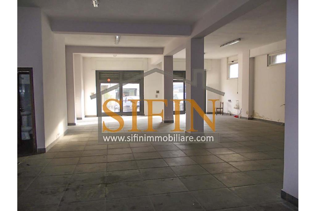 Locale Commerciale - Grottaminarda (AV), via Condotto, proponiamo in locazione locale commerciale di mq. 135,00 ca.