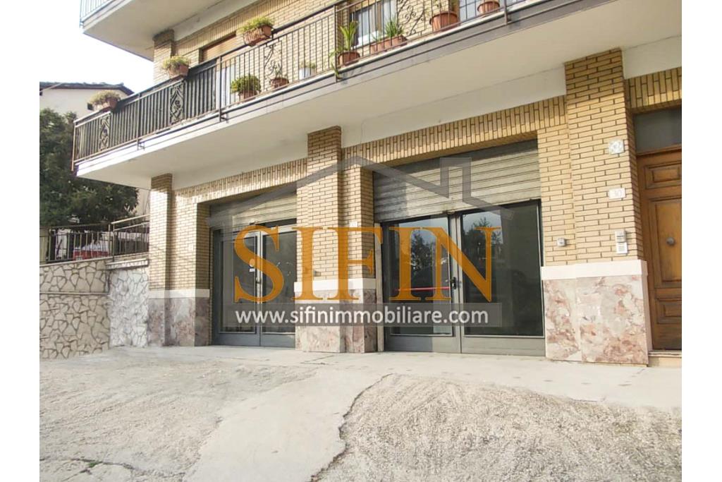 Locale Commerciale - Grottaminarda (AV), via Condotto, proponiamo in locazione locale commerciale di mq. 135,00 ca.