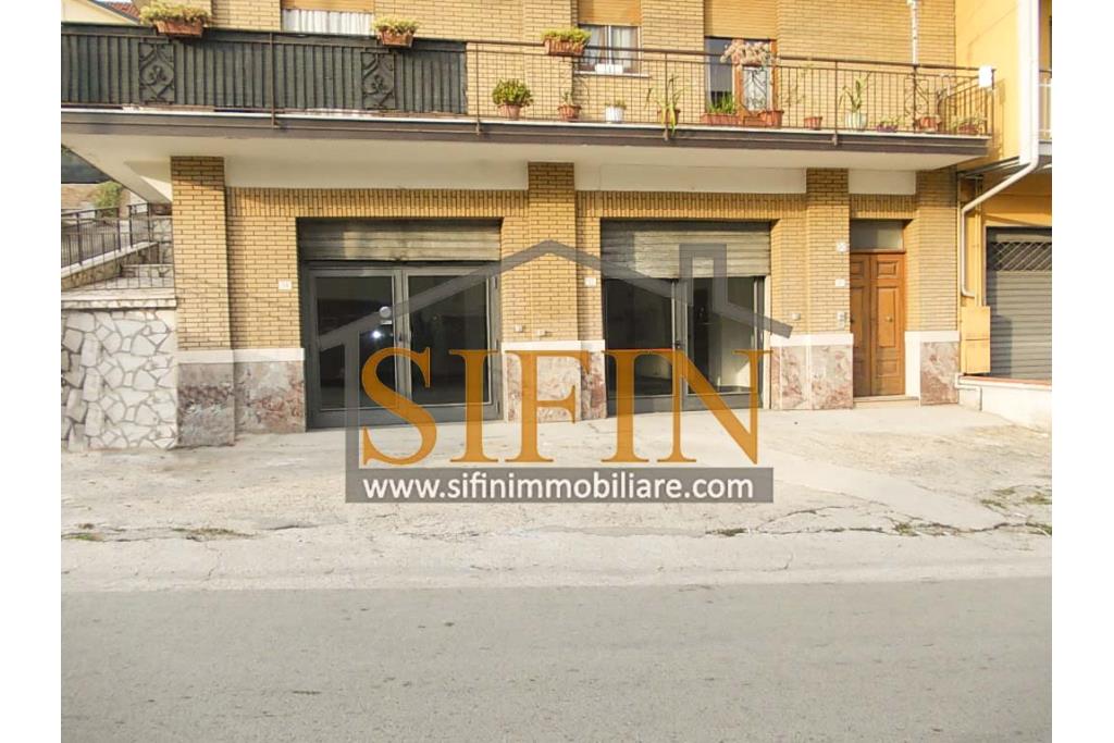 Locale Commerciale - Grottaminarda (AV), via Condotto, proponiamo in locazione locale commerciale di mq. 135,00 ca.