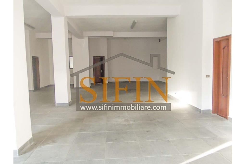 Locale Commerciale - Grottaminarda (AV), via Condotto, proponiamo in locazione locale commerciale di mq. 135,00 ca.