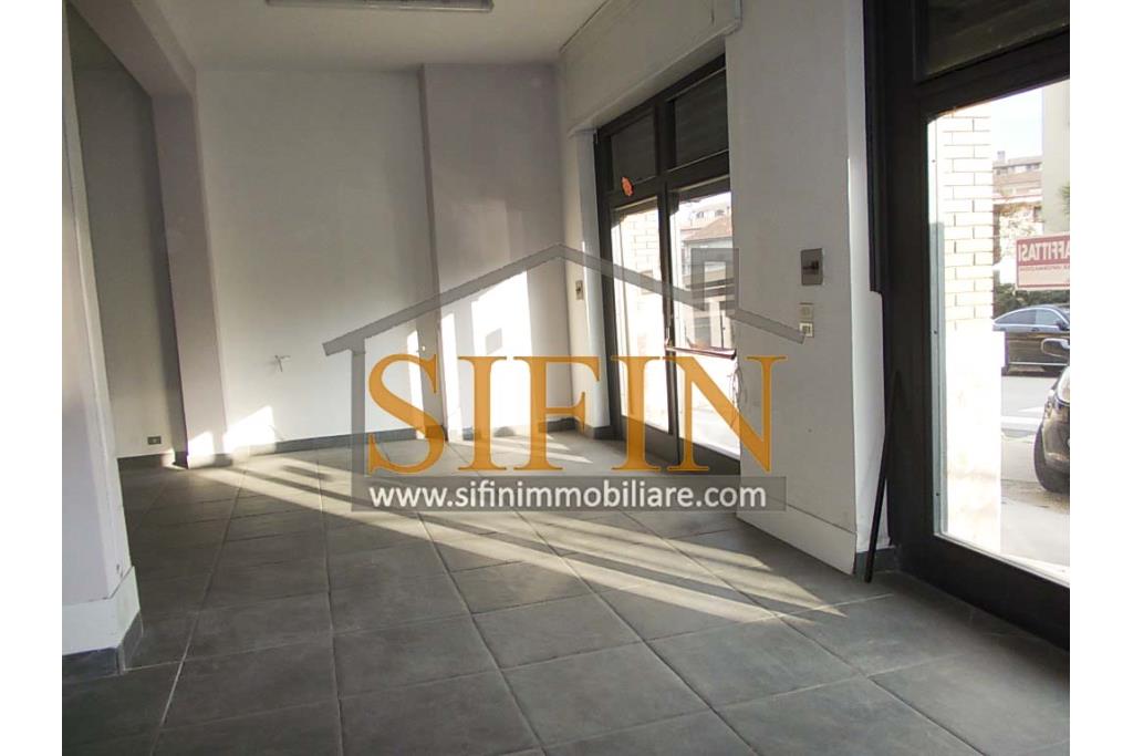 Locale Commerciale - Grottaminarda (AV), via Condotto, proponiamo in locazione locale commerciale di mq. 135,00 ca.