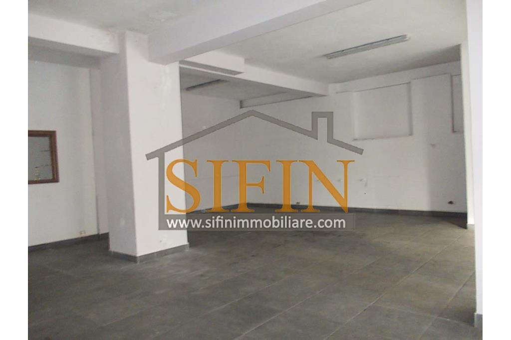 Locale Commerciale - Grottaminarda (AV), via Condotto, proponiamo in locazione locale commerciale di mq. 135,00 ca.