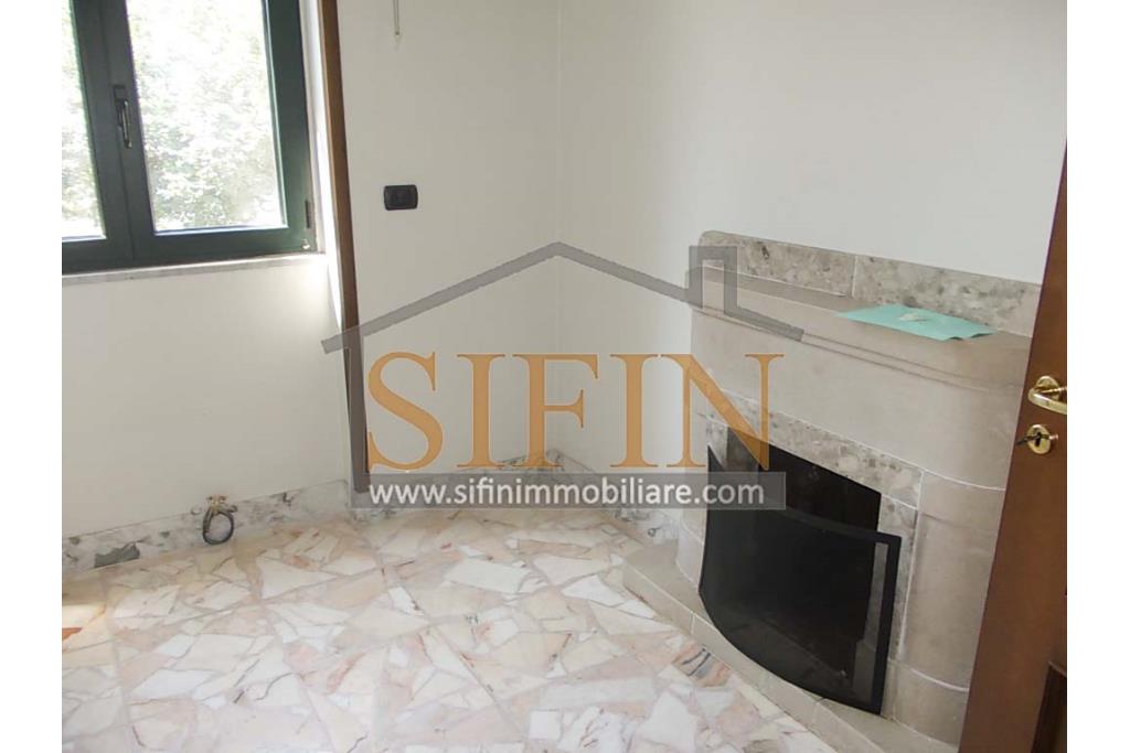 Casa con Giardino - Taurasi (AV), terra del buon vino, sulla centralissima via San Rocco, proponiamo in vendita villa a schiera di complessivi mq. 160,00 disposta su due livelli