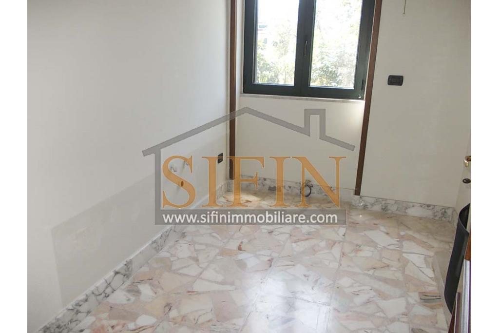 Casa con Giardino - Taurasi (AV), terra del buon vino, sulla centralissima via San Rocco, proponiamo in vendita villa a schiera di complessivi mq. 160,00 disposta su due livelli