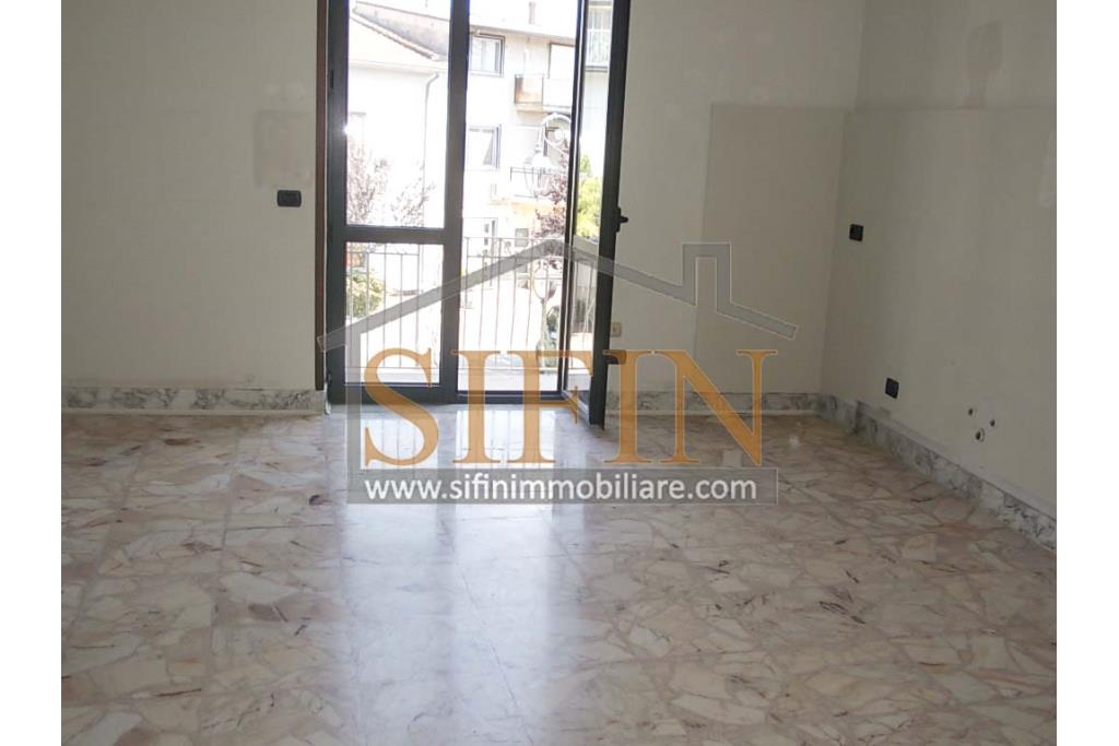 Casa con Giardino - Taurasi (AV), terra del buon vino, sulla centralissima via San Rocco, proponiamo in vendita villa a schiera di complessivi mq. 160,00 disposta su due livelli