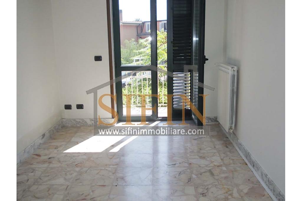 Casa con Giardino - Taurasi (AV), terra del buon vino, sulla centralissima via San Rocco, proponiamo in vendita villa a schiera di complessivi mq. 160,00 disposta su due livelli