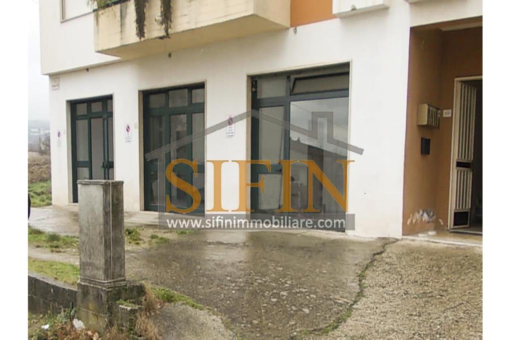 Locale  - Grottaminarda, via G. Verdi, proponiamo in vendita locale di mq. 66,0