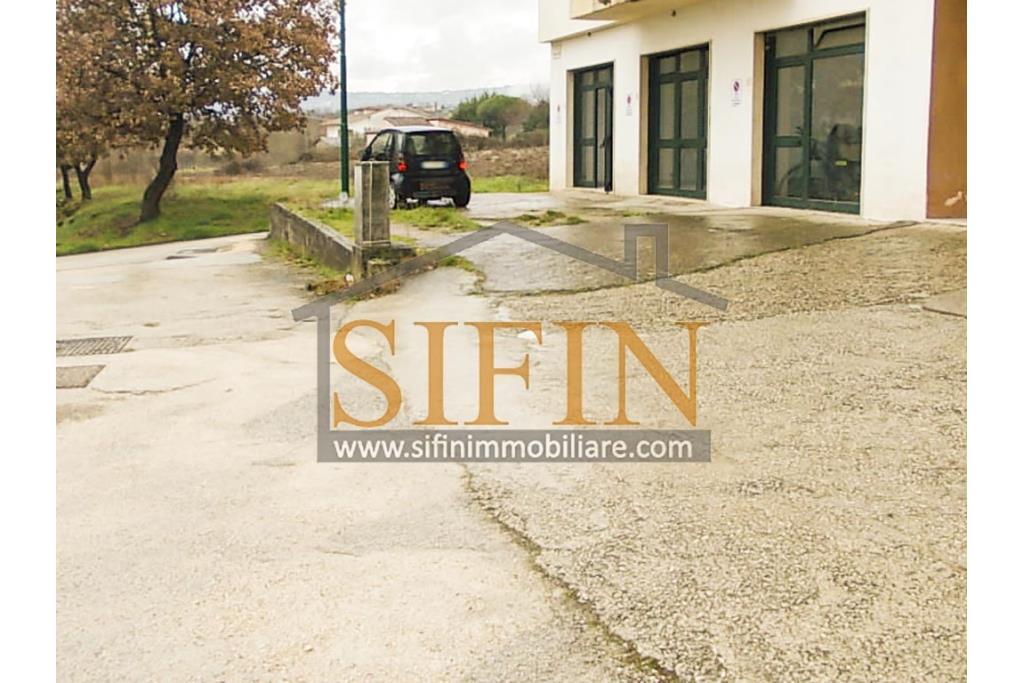Locale  - Grottaminarda, via G. Verdi, proponiamo in vendita locale di mq. 66,0
