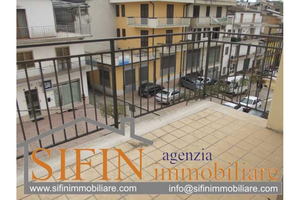 APPARTAMENTO CON ASCENSORE - Grottaminarda, in zona centralissima, via Largo Mercato, proponiamo appartamento in vendita in corso di costruzione di mq. 160,00 ca. con infissi gia installati