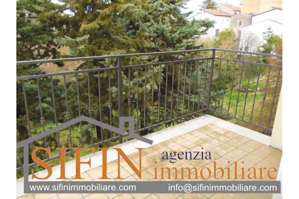 APPARTAMENTO CON ASCENSORE - Grottaminarda, in zona centralissima, via Largo Mercato, proponiamo appartamento in vendita in corso di costruzione di mq. 160,00 ca. con infissi gia installati
