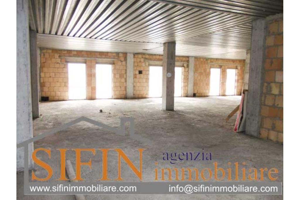 APPARTAMENTO CON ASCENSORE - Grottaminarda, in zona centralissima, via Largo Mercato, proponiamo appartamento in vendita in corso di costruzione di mq. 160,00 ca. con infissi gia installati