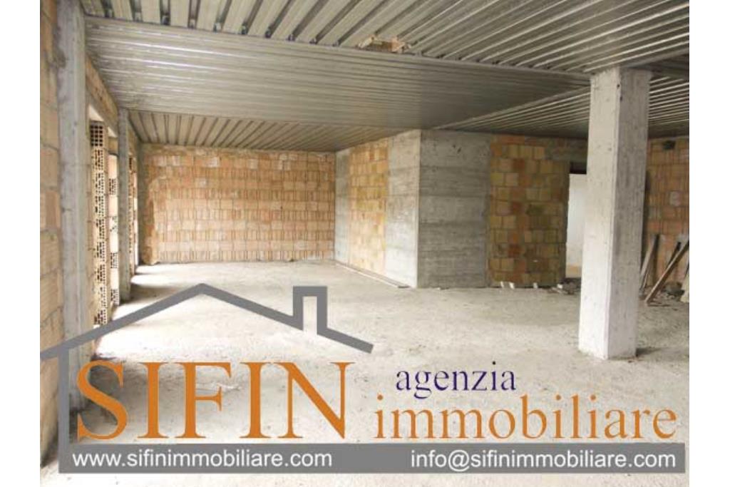 APPARTAMENTO CON ASCENSORE - Grottaminarda, in zona centralissima, via Largo Mercato, proponiamo appartamento in vendita in corso di costruzione di mq. 160,00 ca. con infissi gia installati