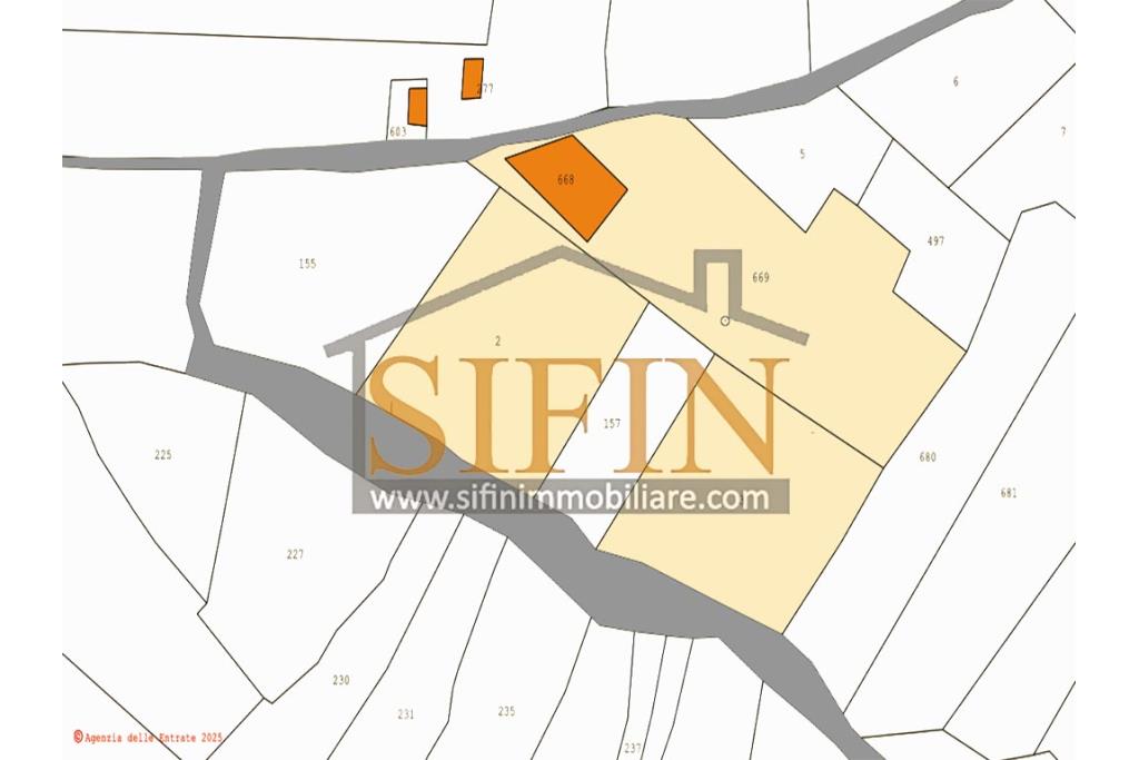 Casa con Terreno - Zungoli (AV) proponiamo in vendita un fabbricato da ristrutturare di mq. 130,00 ca. composto da due vani abitativi di mq. 50,00 ca. ed un vano deposito/cantina di mq. 80,00 ca. oltre a mq. 11.000,00 ca. di terreno 