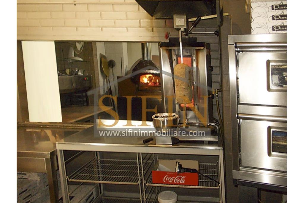 Pizzeria Friggitoria - Grottaminarda (AV), in zona centrale ad alto flusso veicolare, proponiamo in affitto 