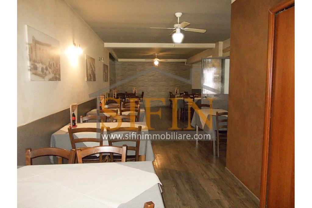 Pizzeria Friggitoria - Grottaminarda (AV), in zona centrale ad alto flusso veicolare, proponiamo in affitto 