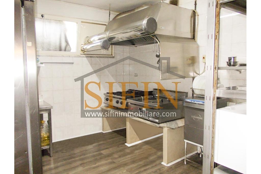 Pizzeria Friggitoria - Grottaminarda (AV), in zona centrale ad alto flusso veicolare, proponiamo in affitto 